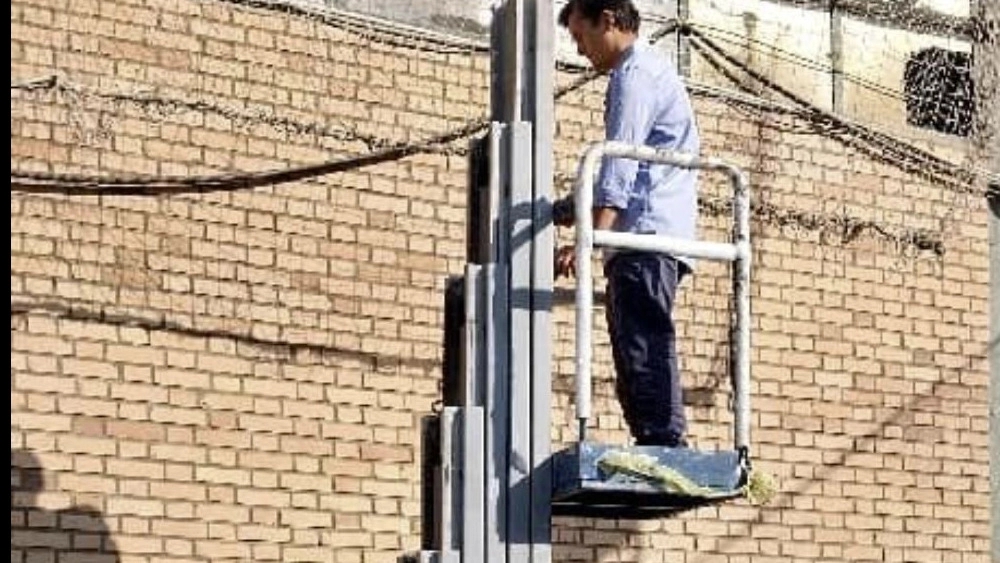 Renting a building lift in Tehran Renting a building lift in Tehran